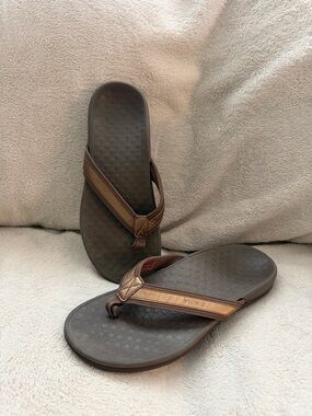 Vionic Brown and Tan Leather-Trim Flip Flop Sandals